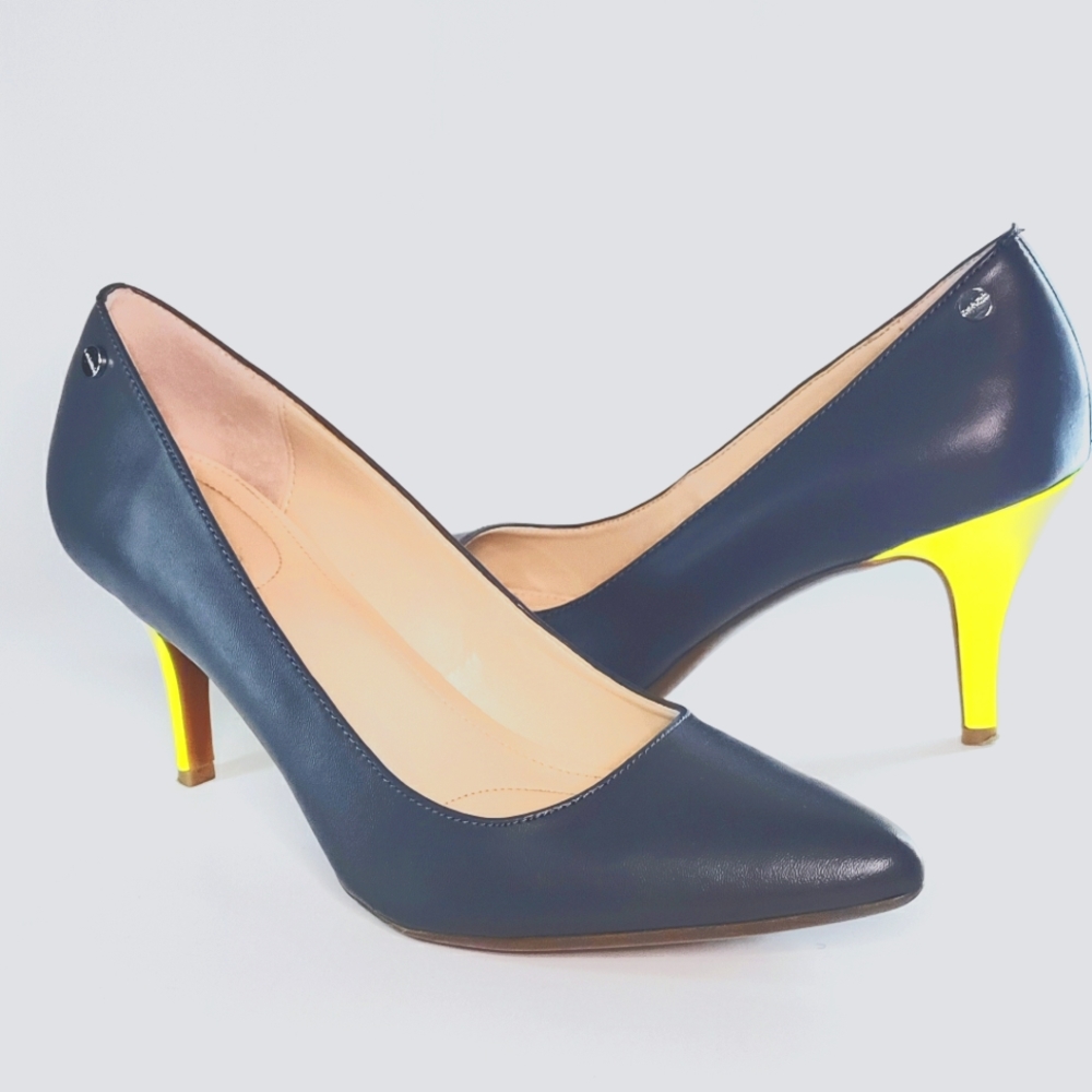 Calvin Klein “Ashley” pump. Size 8